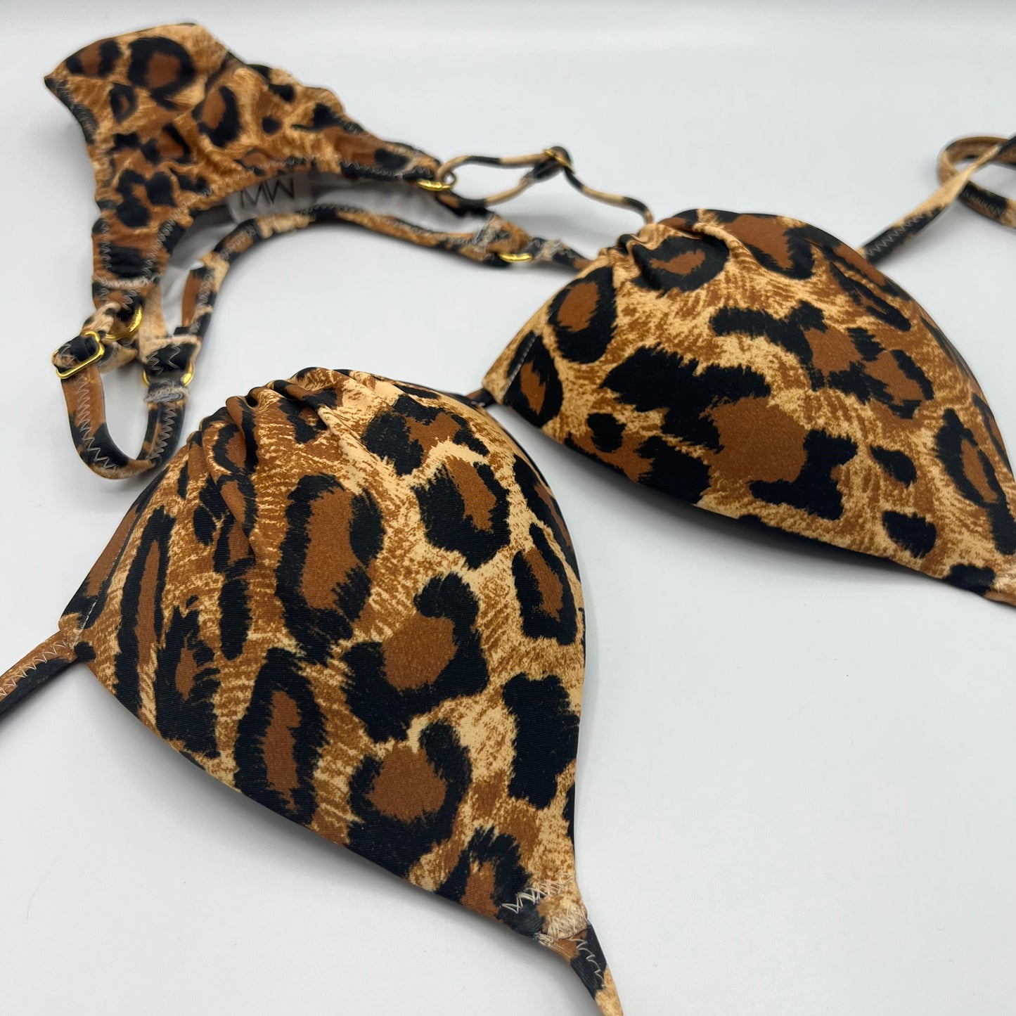 In posa bikini/bikini da bagno Leo