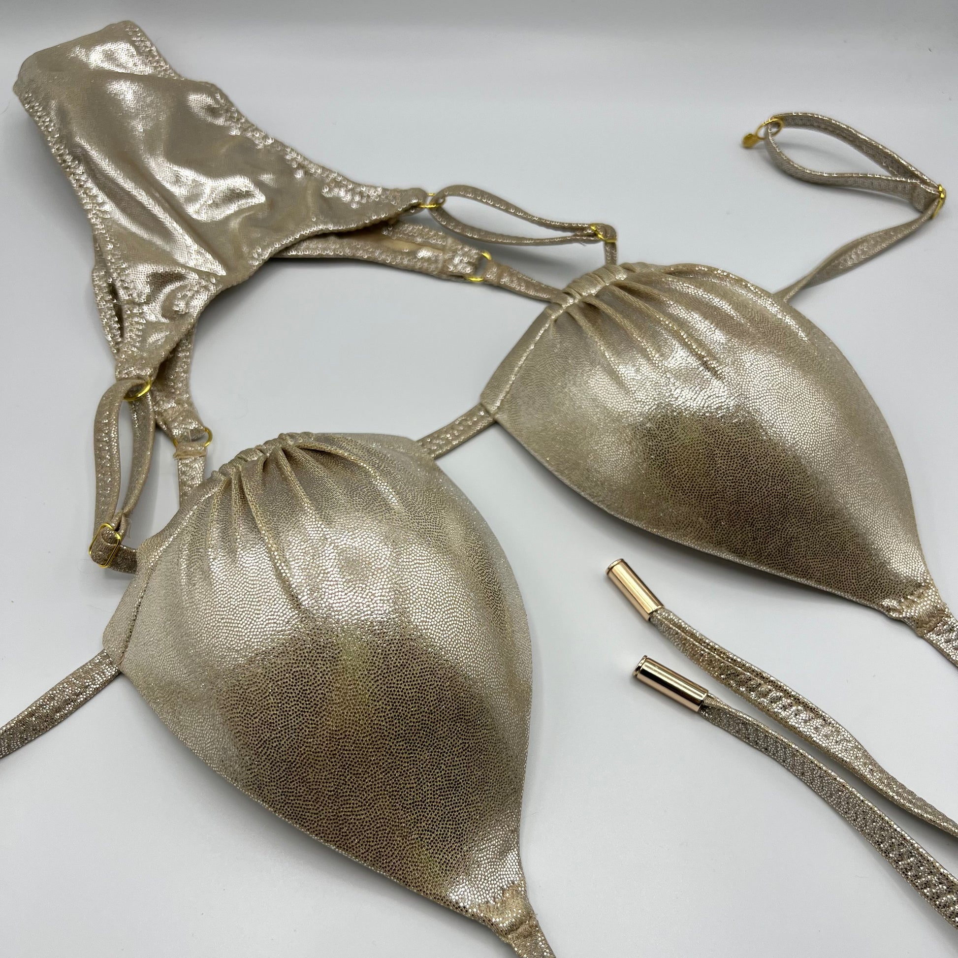 Posingbikini/Badebikini Light Gold Metallic1