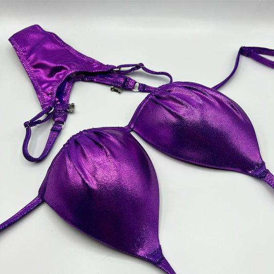 Bikini in posa/bagno bikini viola metallizzato