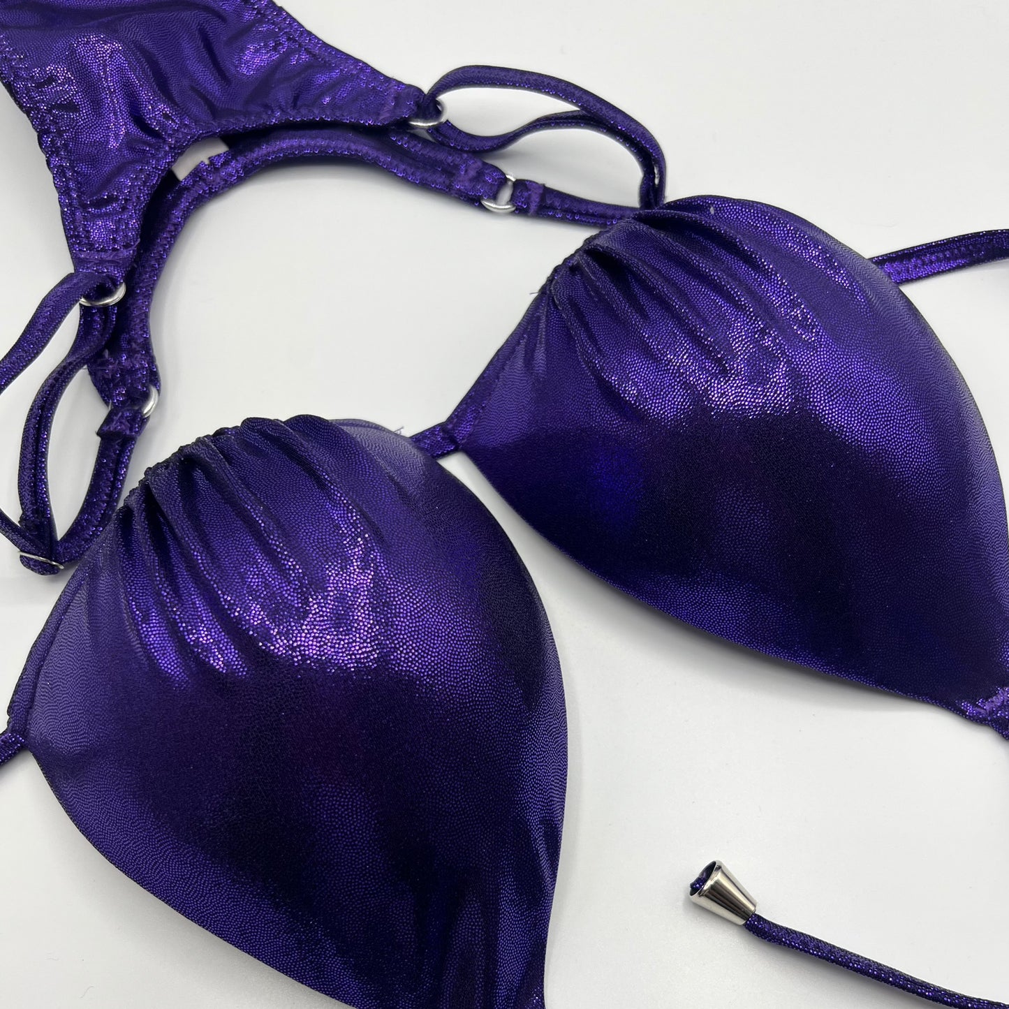 Bikini in posa/bagno bikini viola metallizzato